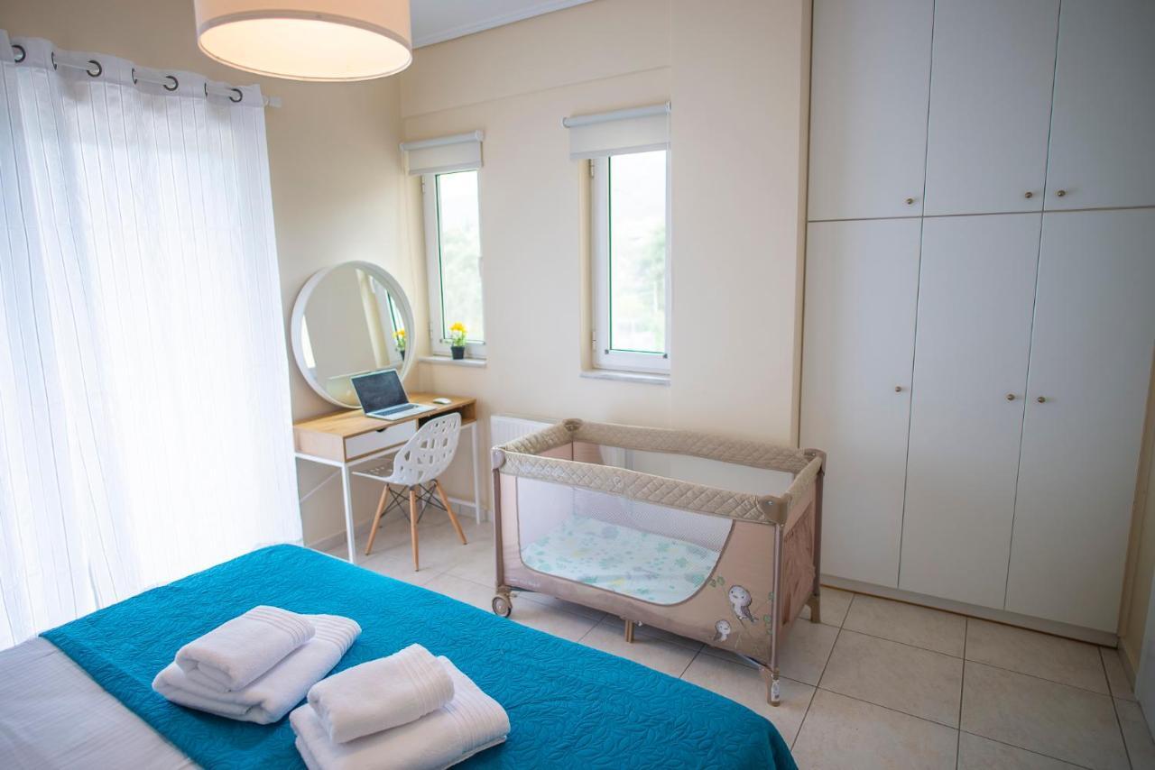 Helios: Charming Beach Home Next To Crystal Waters Nea Makri Bagian luar foto