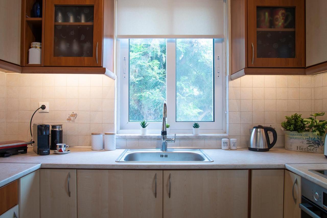 Helios: Charming Beach Home Next To Crystal Waters Nea Makri Bagian luar foto